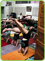 Yoga, Kln, Yoga Kurse, Hatha Yoga, Anfnger, Einsteiger, Mnner, Workshops Yogaunterricht, Yogaschule, Yogakurse, Yogaunterricht, Yogaschule, Ashtanga Yoga Rckenschmerzen, Rckenleiden, Kln, restauratives Yoga, Stress, Yoga, Koeln Bandscheibenprobleme, ltere, 50+, Senioren, Knie Hfte, Entspannung, Kln, Bluthochdruck, Tinnitus, Nacken, Schlafstrungen, Mdigkeit, Verdauungsprobleme, Power, Mysore, Atem, Cologne, Schmerzen, Frauen, Kln, Magen Kopfschmerzen, Infektionsanflligkeit